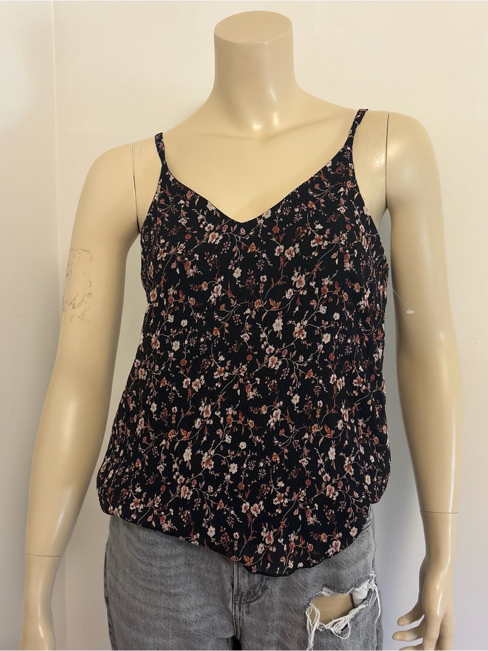 Monteau Black Floral V-Neck Spaghetti Strap Tank